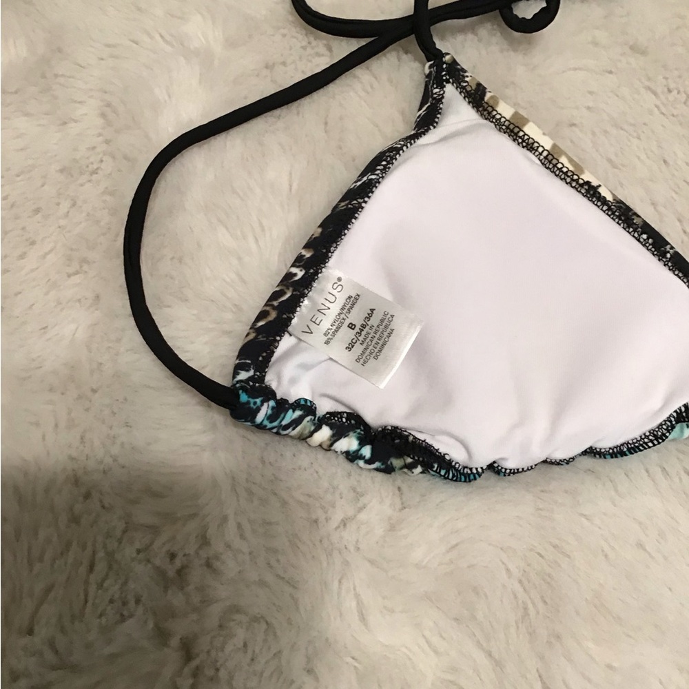 VENUS Black and White Bikini Top